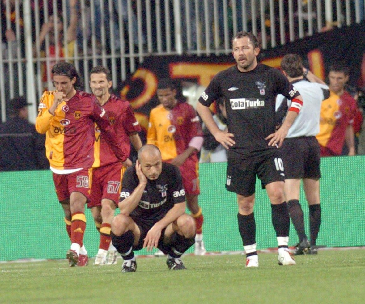 Nostalji - Galatasaray - Beşiktaş derbilerine damga vuran fotoğraflar Nostalji - Galatasaray - Beşiktaş derbilerine damga vuran fotoğraflar