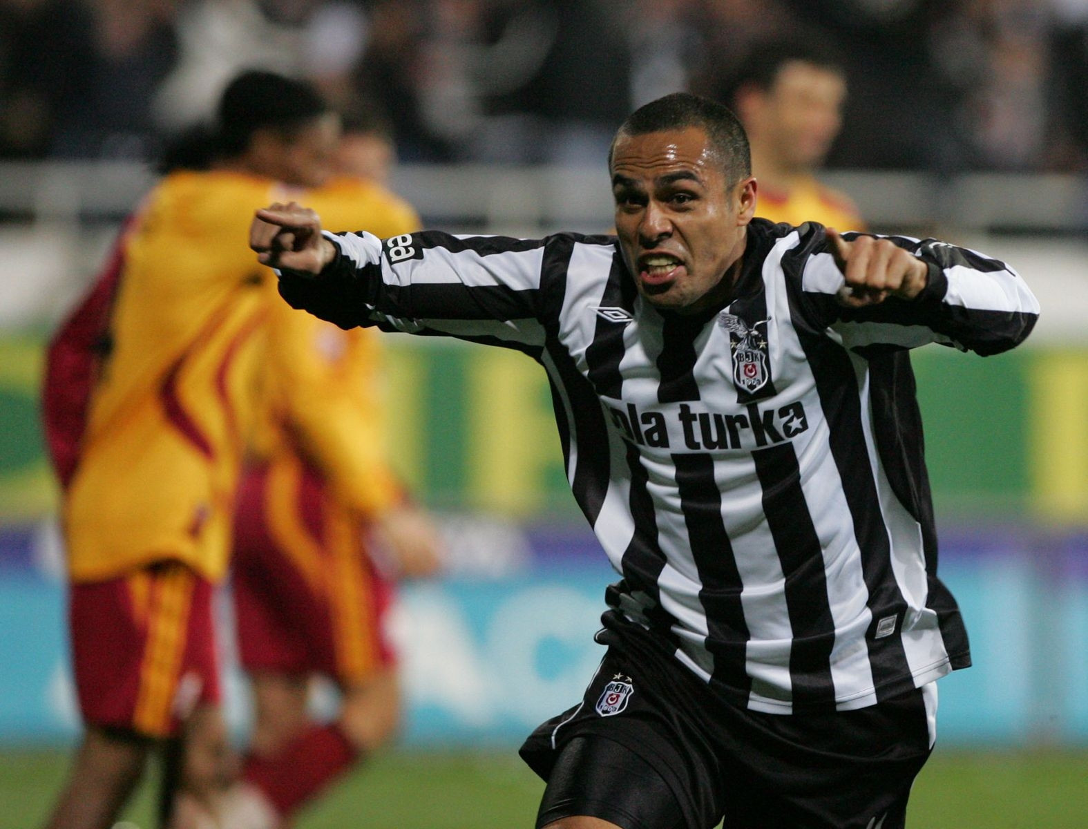 Nostalji - Galatasaray - Beşiktaş derbilerine damga vuran fotoğraflar Nostalji - Galatasaray - Beşiktaş derbilerine damga vuran fotoğraflar
