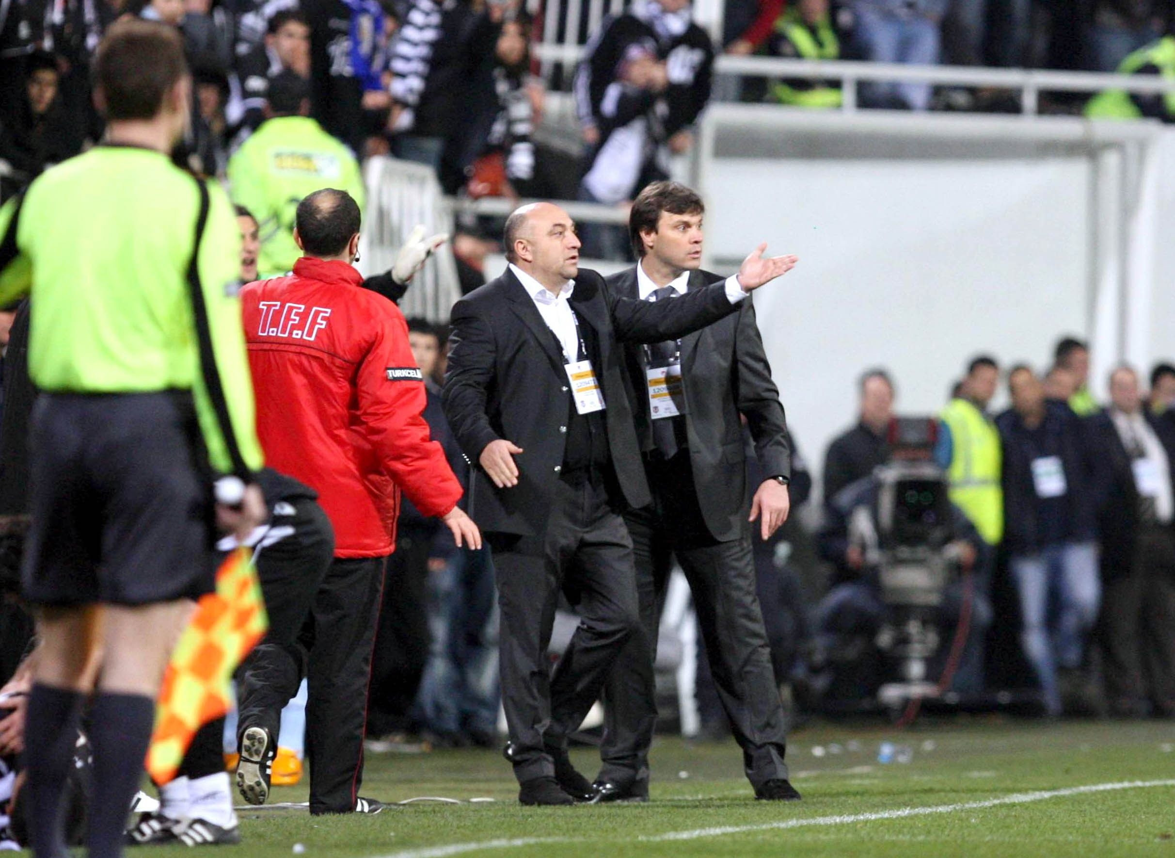 Nostalji - Galatasaray - Beşiktaş derbilerine damga vuran fotoğraflar Nostalji - Galatasaray - Beşiktaş derbilerine damga vuran fotoğraflar