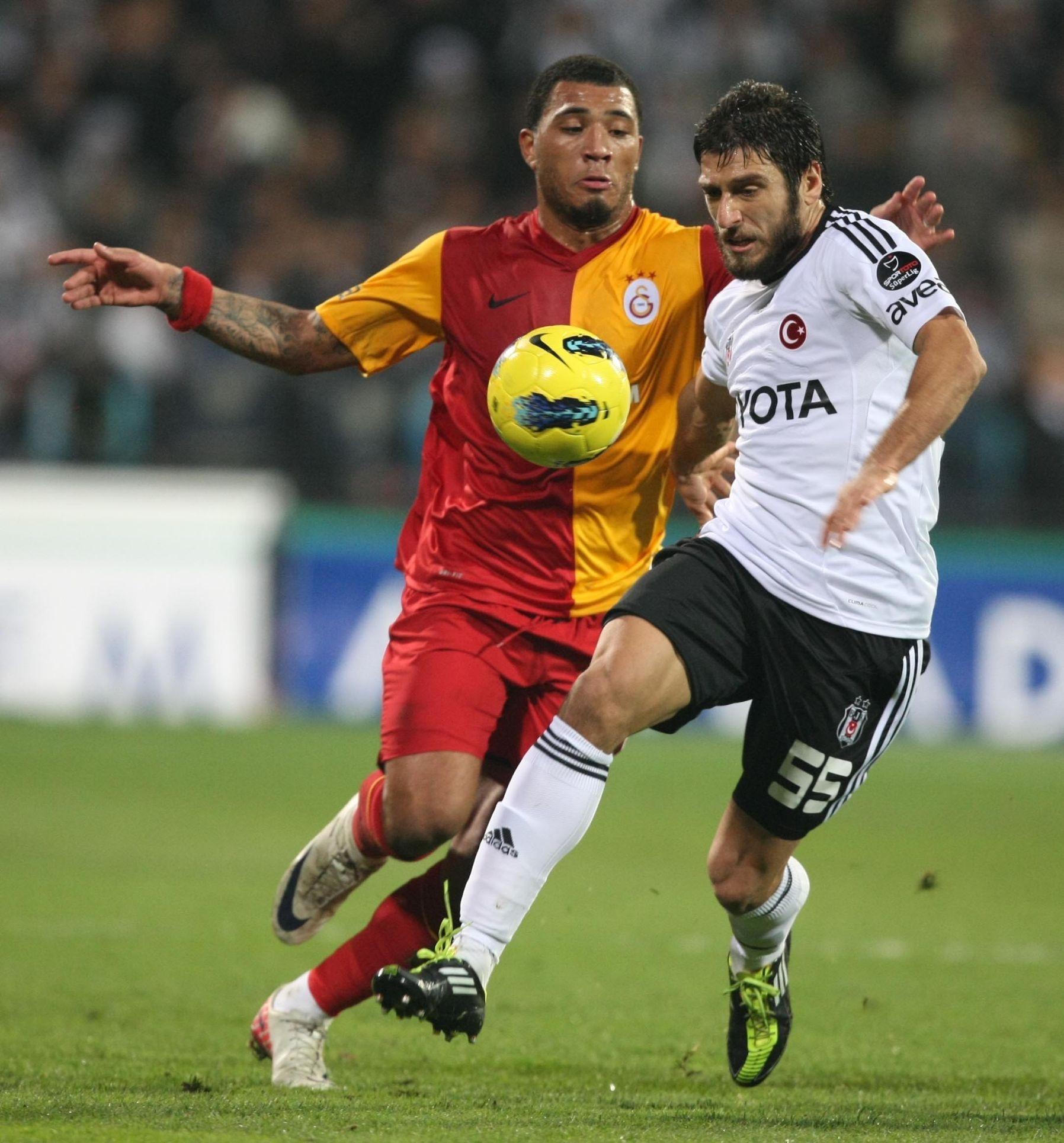 Nostalji - Galatasaray - Beşiktaş derbilerine damga vuran fotoğraflar Nostalji - Galatasaray - Beşiktaş derbilerine damga vuran fotoğraflar