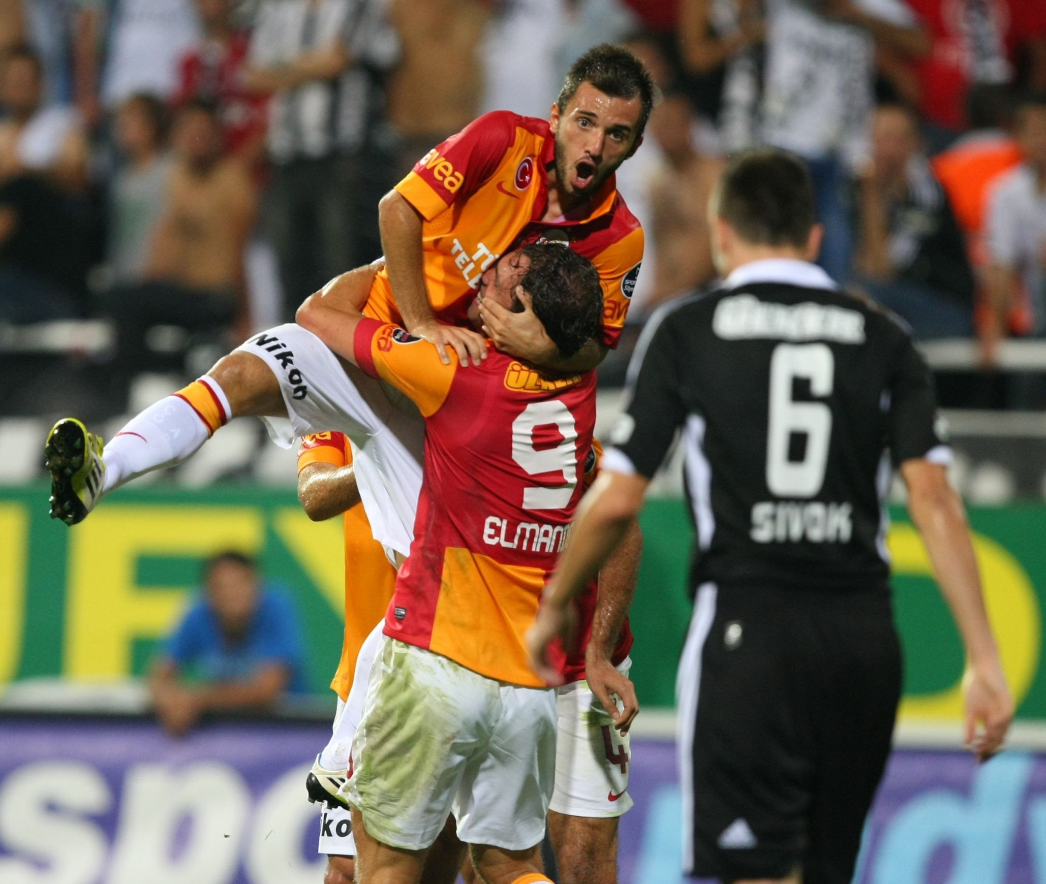 Nostalji - Galatasaray - Beşiktaş derbilerine damga vuran fotoğraflar Nostalji - Galatasaray - Beşiktaş derbilerine damga vuran fotoğraflar