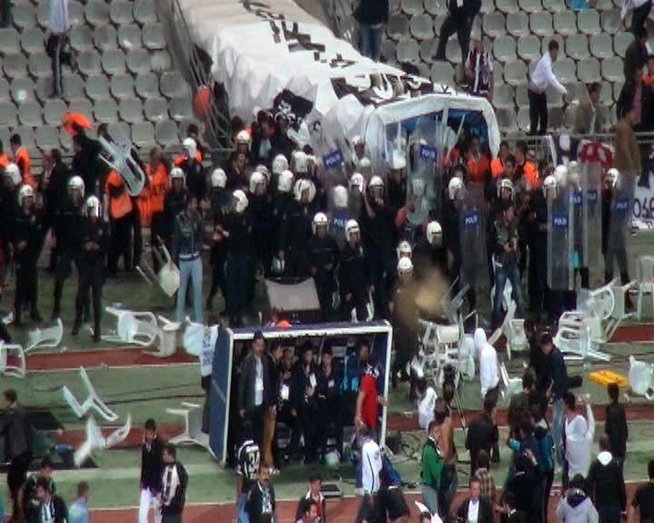 Nostalji - Galatasaray - Beşiktaş derbilerine damga vuran fotoğraflar Nostalji - Galatasaray - Beşiktaş derbilerine damga vuran fotoğraflar