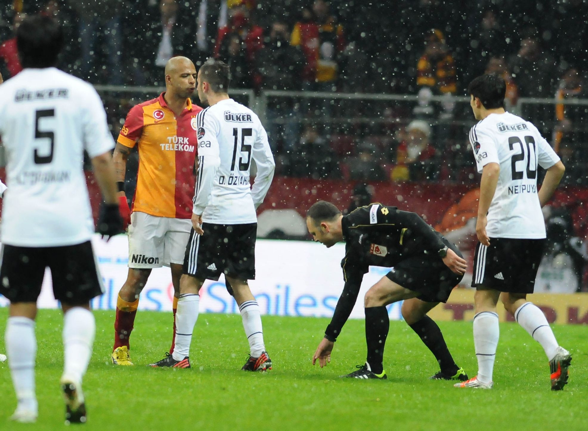 Nostalji - Galatasaray - Beşiktaş derbilerine damga vuran fotoğraflar Nostalji - Galatasaray - Beşiktaş derbilerine damga vuran fotoğraflar