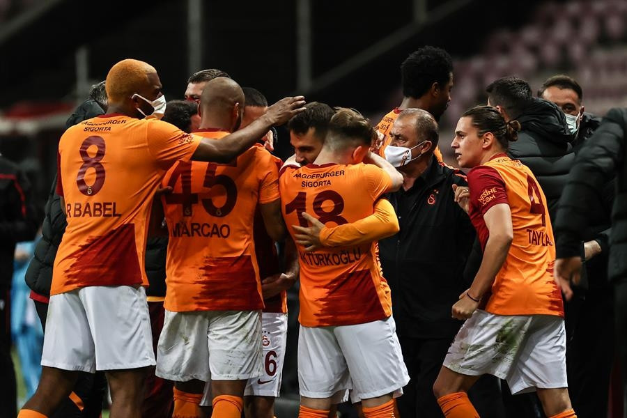 SADECE JOSEF İYİYDİ