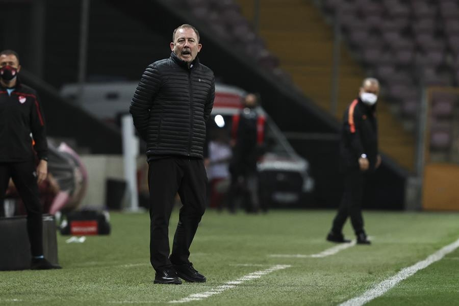 Son dakika: Galatasaray - Beşiktaş derbisi sonrası çok konuşulacak sözler 4 yazardan önemli açıklama