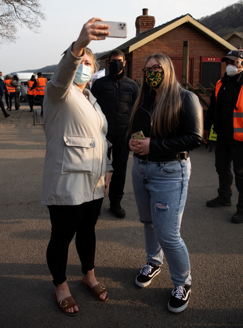 EKİPMANA TIRMANDILAR