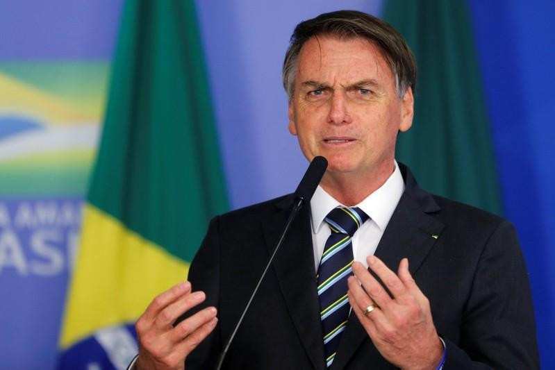 Brezilya Devlet Başkanı Bolsonaro yüzlerce kişiyle bir araya geldi Brezilya Devlet Başkanı Bolsonaro yüzlerce kişiyle bir araya geldi
