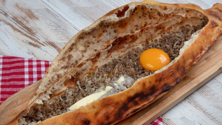 Evde pide nasıl yapılır Kolay ve pratik ev yapımı pide tarifi