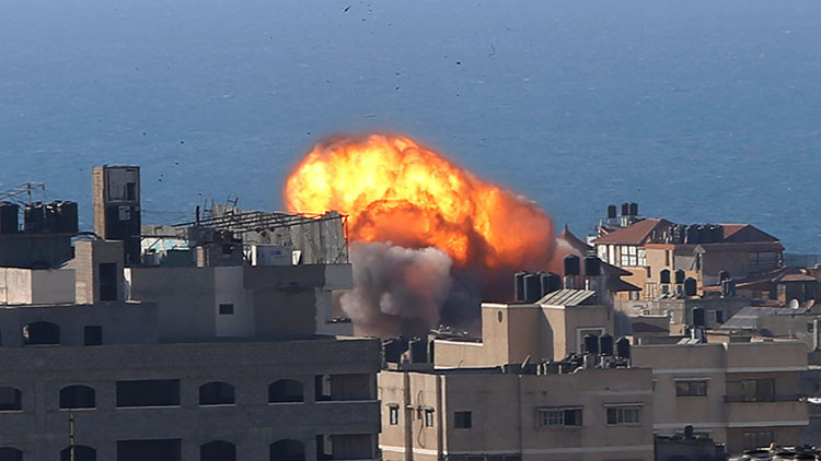 GAZZEYE YOĞUN BOMBARDIMAN SÜRÜYOR GAZZEYE YOĞUN BOMBARDIMAN SÜRÜYOR