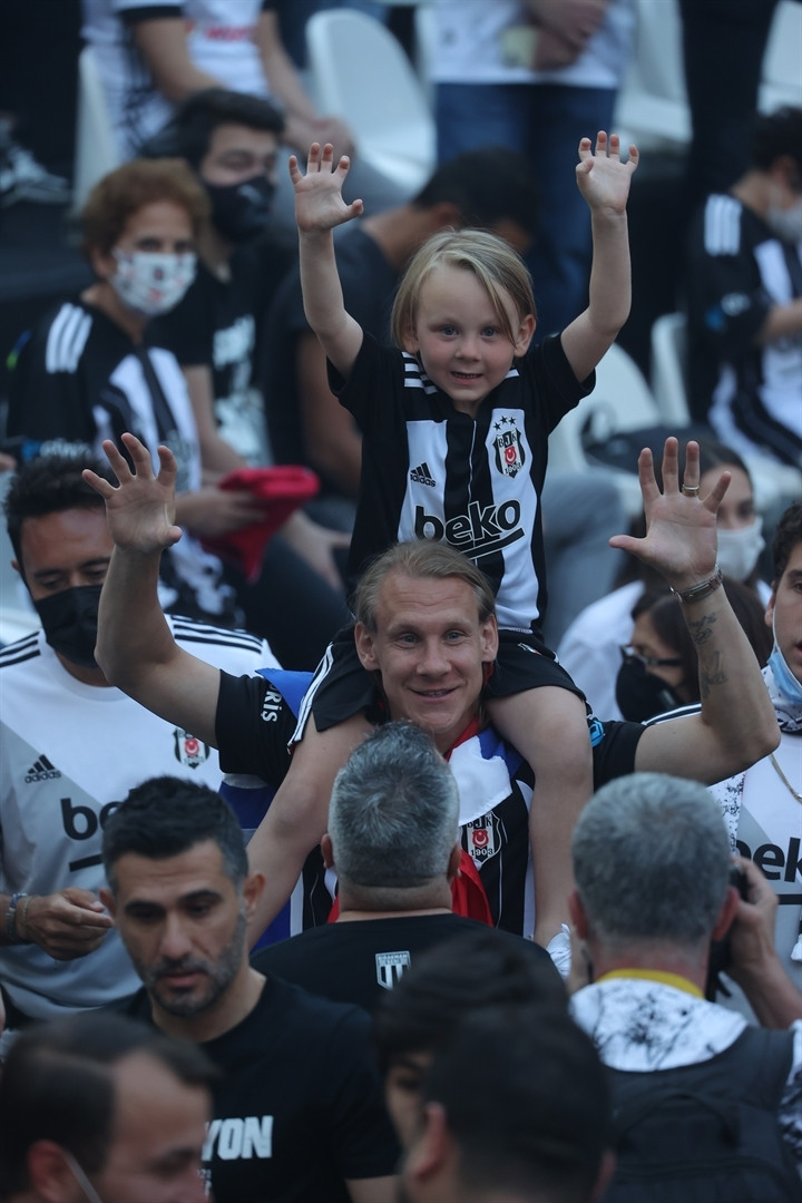 Beşiktaş kupasına kavuştu