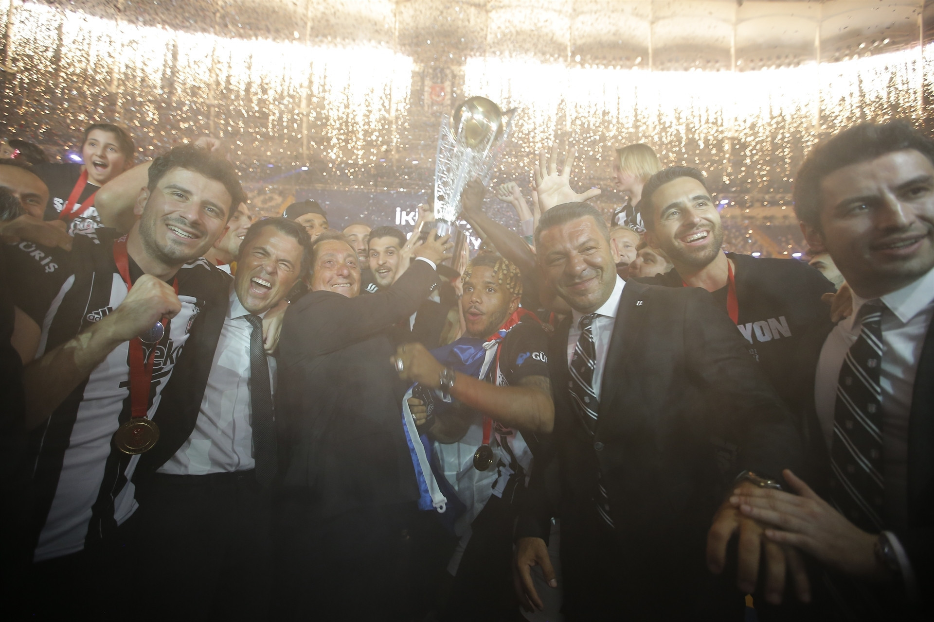 Beşiktaş kupasına kavuştu