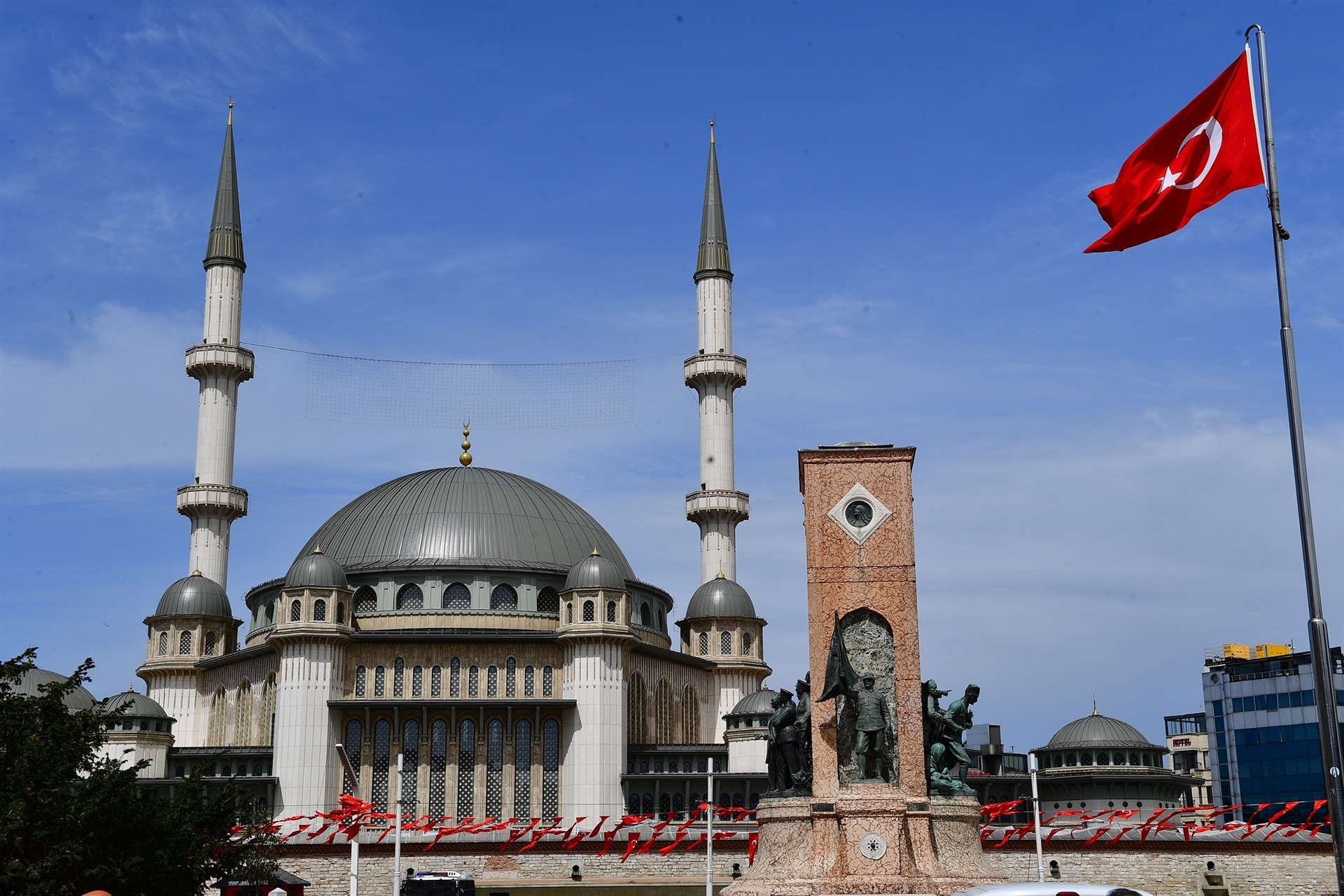 TAKSİM CAMİİ İBADETE AÇILIYOR