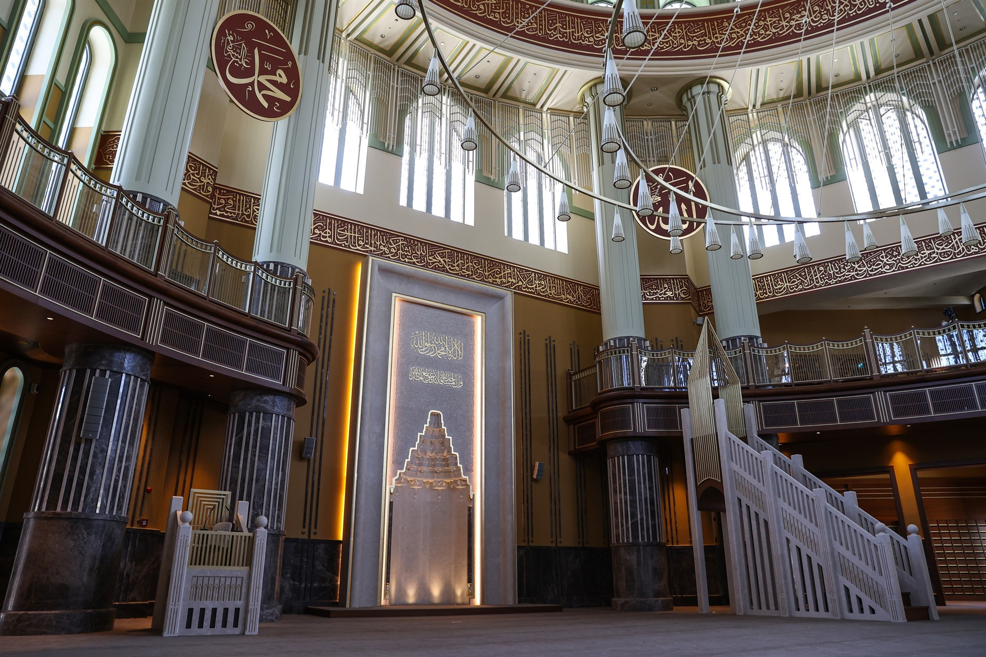 TOP-DOWN SİSTEMİNİN KULLANILDIĞI TEK CAMİ