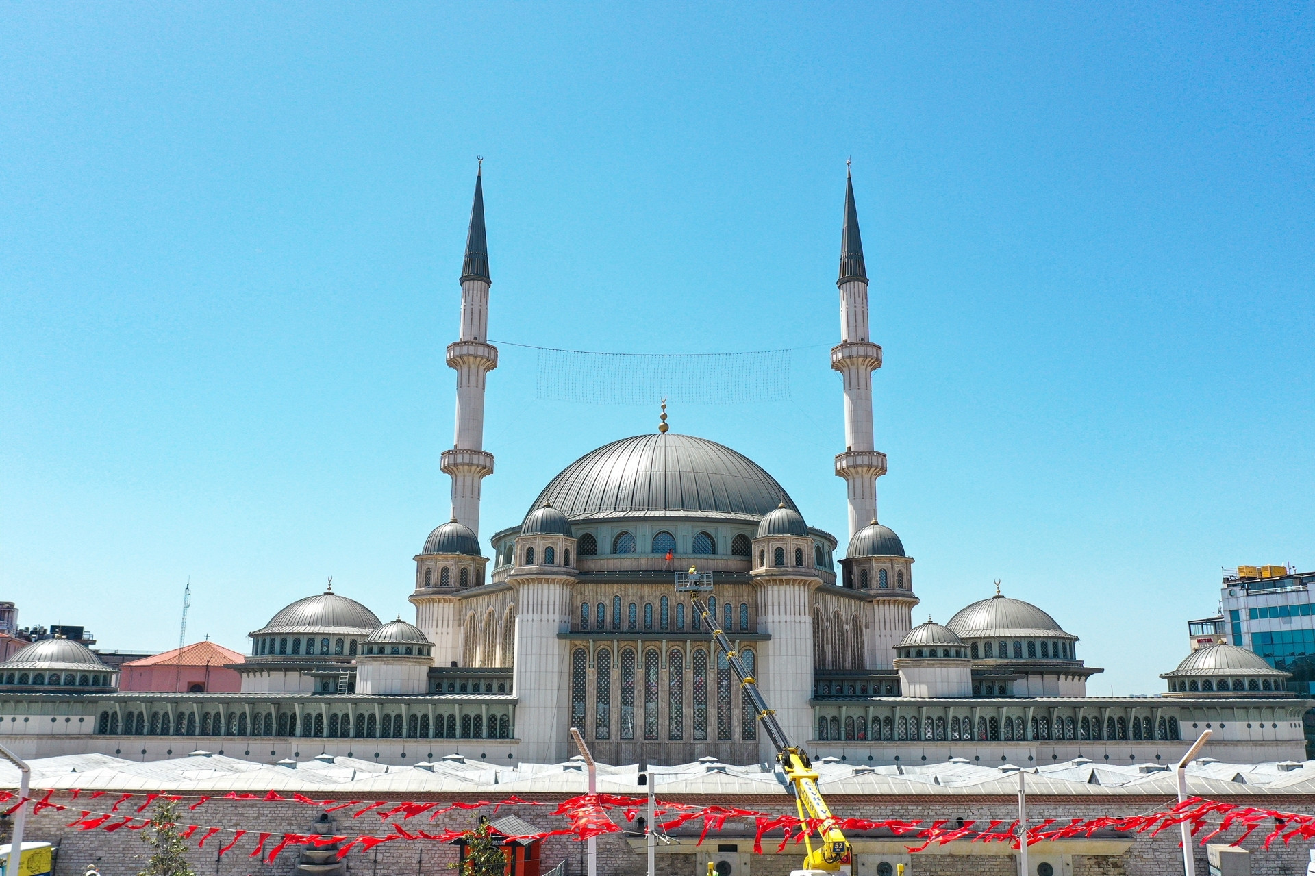 Son dakika... Cumhurbaşkanı Erdoğan 27 yıl önce Taksim Camiini işaret etmişti...