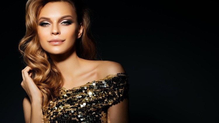 Omuz dekolteli düğün elbisesi modeli