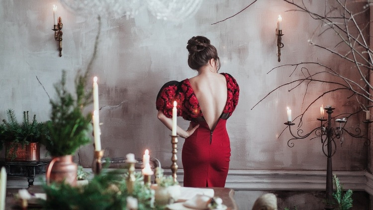 Kırmızı düğün elbisesi modeli