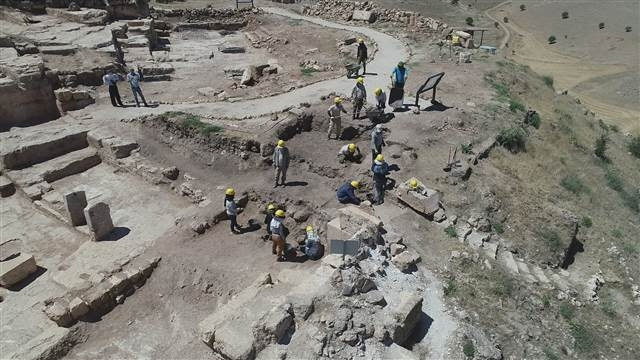 Zerzevan Kalesindeki Mithras Tapınağına bağlantılı yapılar bulundu