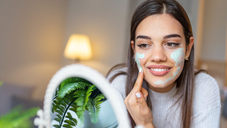 Evde siyah nokta maskesi yapımı: Doğal yollarla yapabileceğiniz siyah nokta maskesi tarifi Evde siyah nokta maskesi yapımı: Doğal yollarla yapabileceğiniz siyah nokta maskesi tarifi