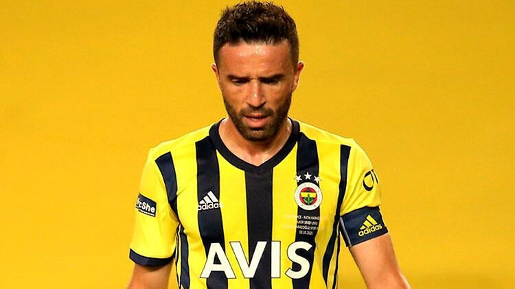 GÖKHAN FENERBAHÇEDEN HABER BEKLİYOR GÖKHAN FENERBAHÇEDEN HABER BEKLİYOR