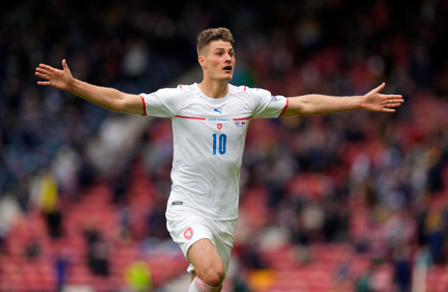 Son Dakika: EURO 2020de Patrick Schick 1980den bu yana en uzak mesafeden atılan gole imza attı (İskoçya - Çekya) Son Dakika: EURO 2020de Patrick Schick 1980den bu yana en uzak mesafeden atılan gole imza attı (İskoçya - Çekya)