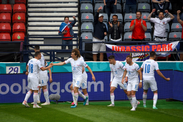 Son Dakika: EURO 2020de Patrick Schick 1980den bu yana en uzak mesafeden atılan gole imza attı (İskoçya - Çekya) Son Dakika: EURO 2020de Patrick Schick 1980den bu yana en uzak mesafeden atılan gole imza attı (İskoçya - Çekya)