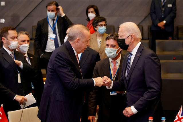 Son dakika haberler... Cumhurbaşkanı Erdoğan ile Biden görüşmesinde dikkat çeken detay.... NATO zirvesindeki gelişmeler..