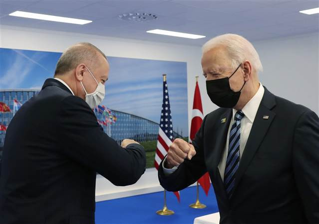 Son dakika haberler... Cumhurbaşkanı Erdoğan ile Biden görüşmesinde dikkat çeken detay.... NATO zirvesindeki gelişmeler..