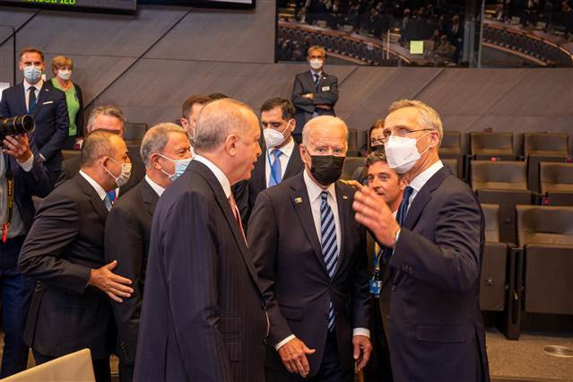 Son dakika haberler... Cumhurbaşkanı Erdoğan ile Biden görüşmesinde dikkat çeken detay.... NATO zirvesindeki gelişmeler..