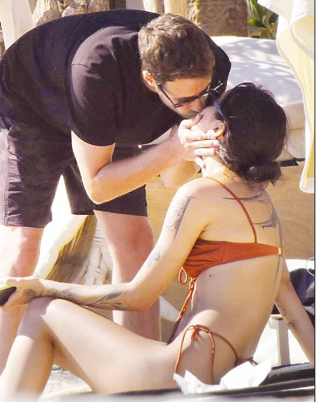 Aseksual swingerlar Uzoq xoroz chuqur tomoq porno