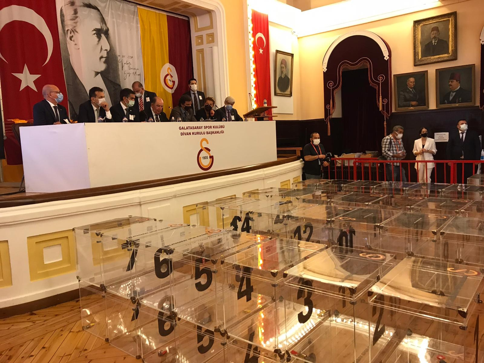 Galatasaray seçiminden çok özel kareler...