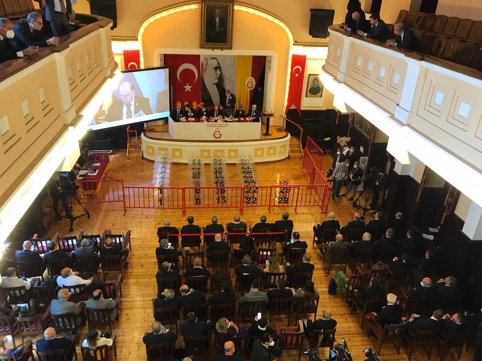 Galatasaray seçiminden çok özel kareler...