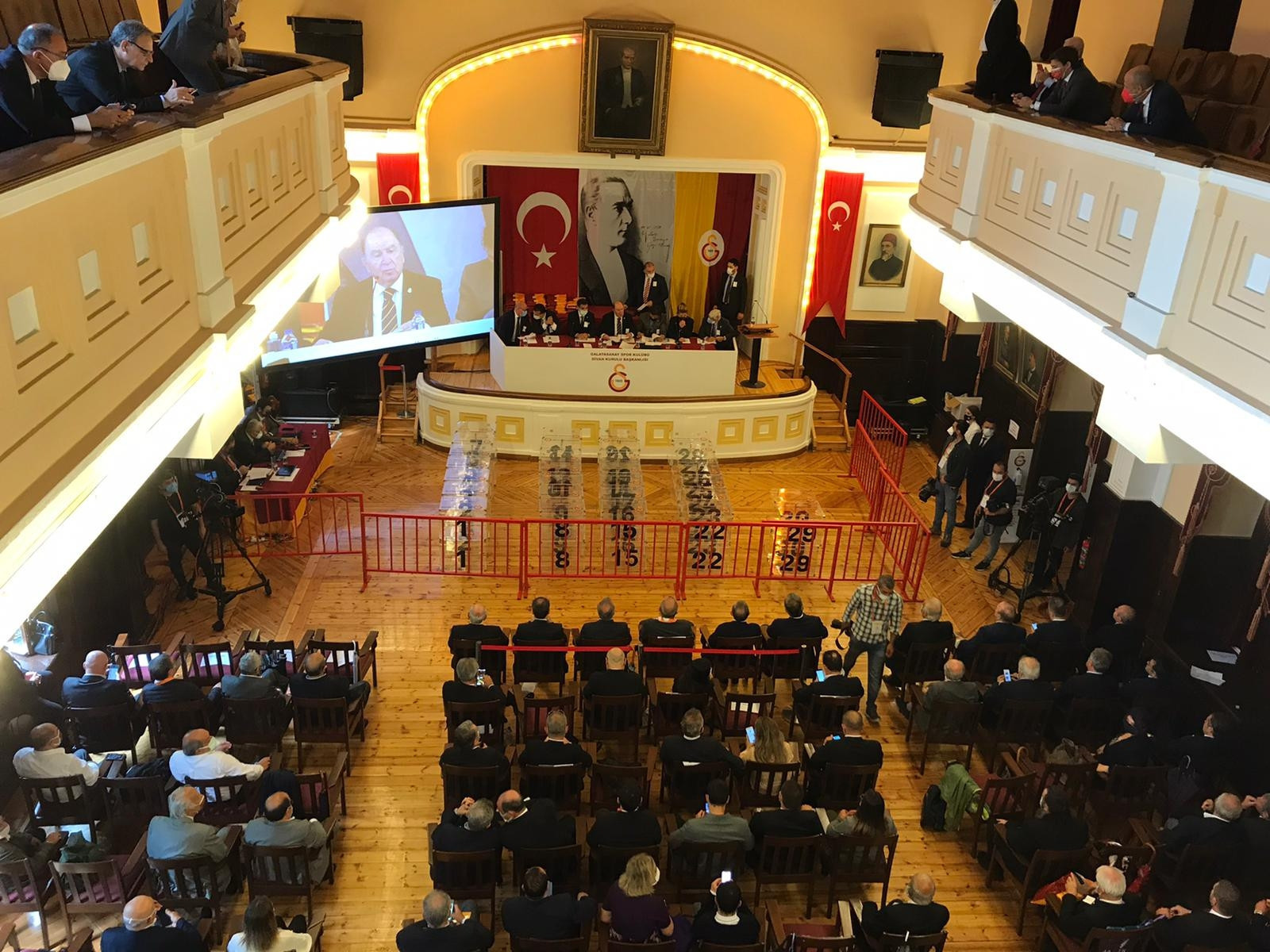 Galatasaray seçiminden çok özel kareler...