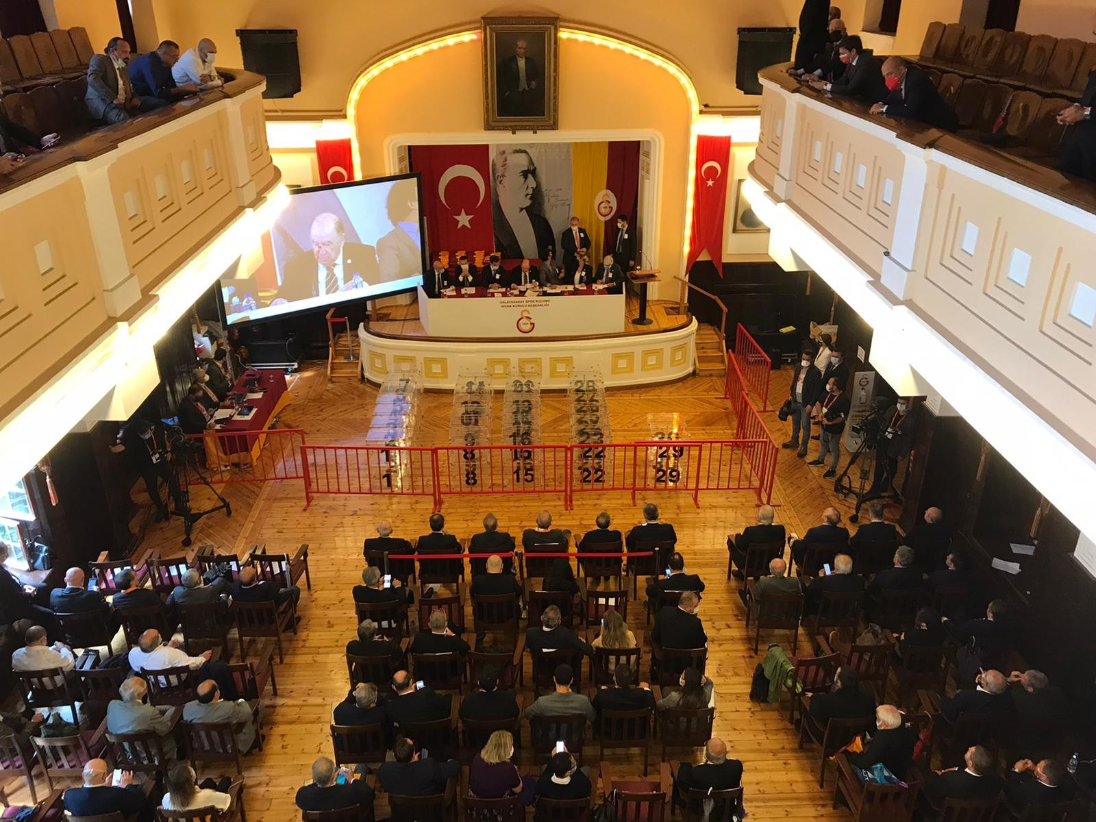 Galatasaray seçiminden çok özel kareler...