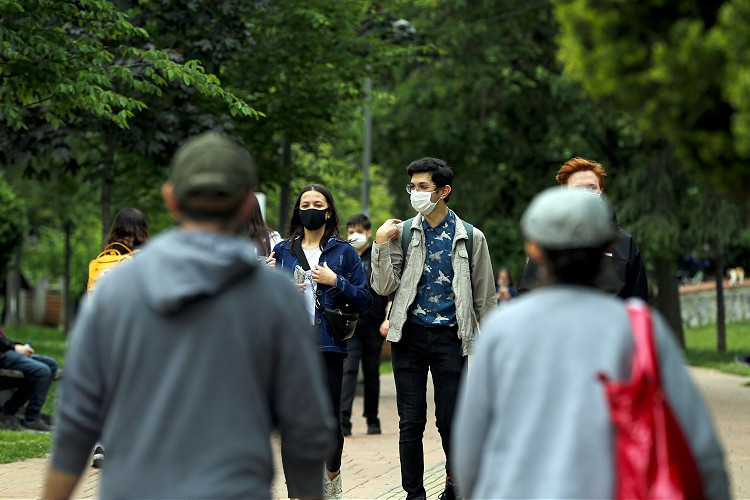 18 yaş altı aşı olacak mı, kimler aşı olacak Kronik rahatsızlığı olan çocukların aşı takvimini Bakan Koca duyurdu
