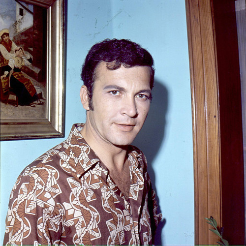 OYUNCULUK VE ŞİİR KONUSUNDA YETENEKLİ