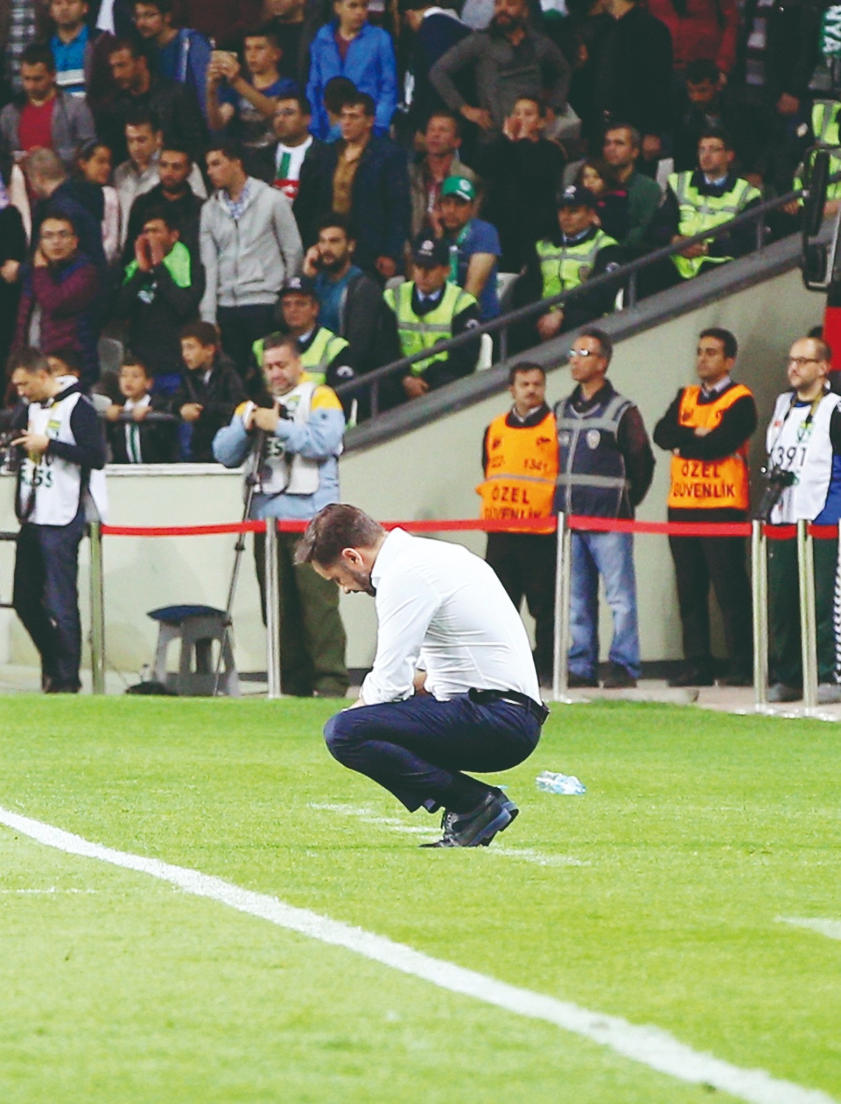 Vitor Pereiranın Fenerbahçedeki unutulmaz anları Kavga sonrası Caner Erkinle ikinci buluşma... Vitor Pereiranın Fenerbahçedeki unutulmaz anları Kavga sonrası Caner Erkinle ikinci buluşma...