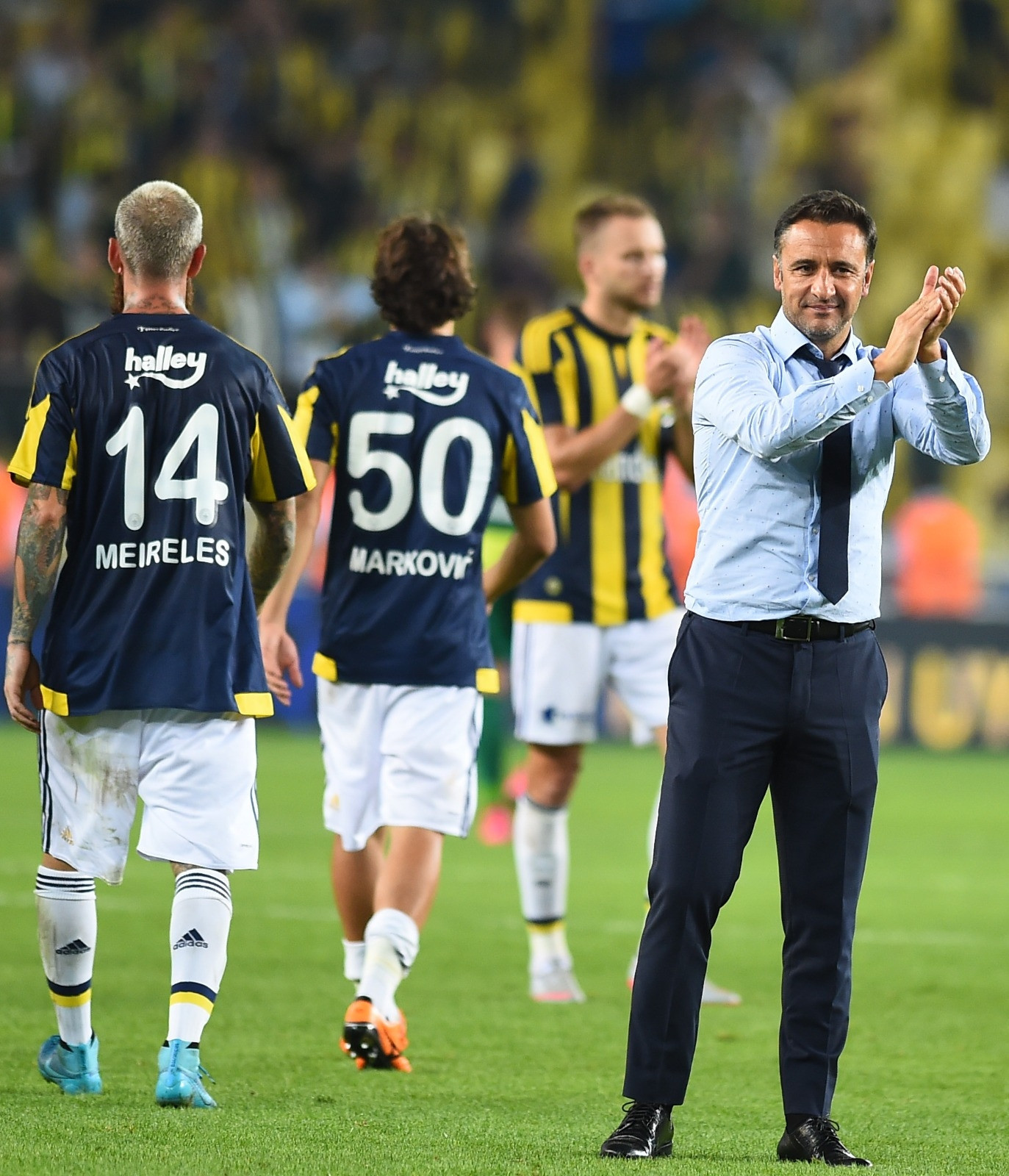 Vitor Pereiranın Fenerbahçedeki unutulmaz anları Kavga sonrası Caner Erkinle ikinci buluşma... Vitor Pereiranın Fenerbahçedeki unutulmaz anları Kavga sonrası Caner Erkinle ikinci buluşma...