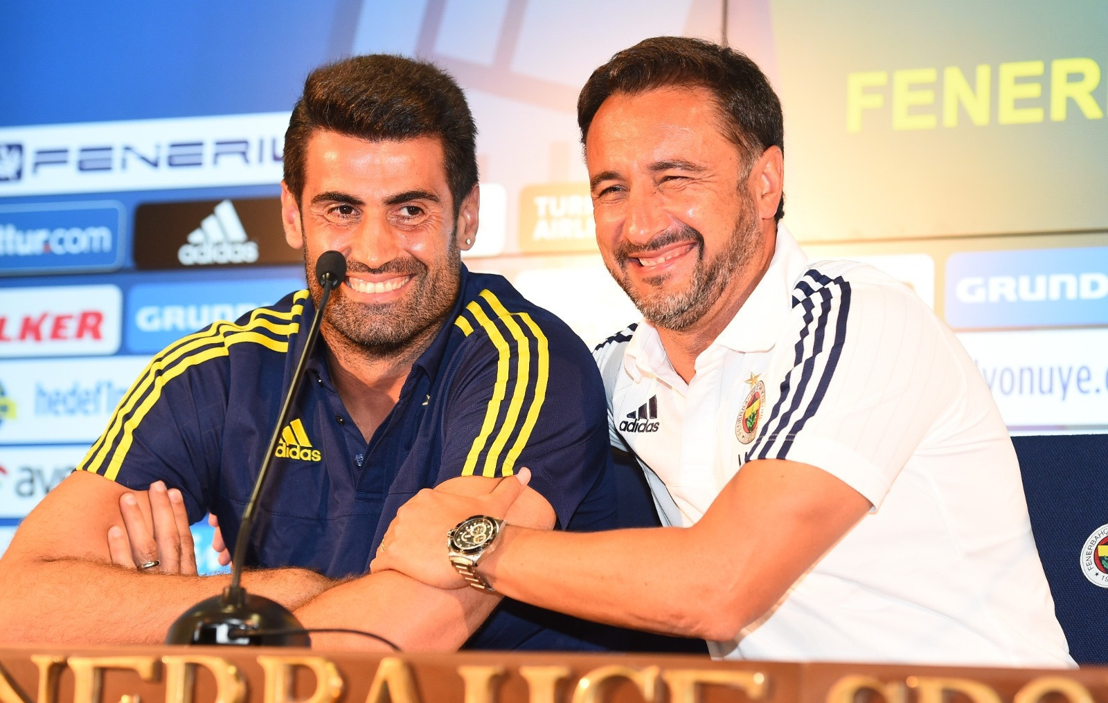 Vitor Pereiranın Fenerbahçedeki unutulmaz anları Kavga sonrası Caner Erkinle ikinci buluşma... Vitor Pereiranın Fenerbahçedeki unutulmaz anları Kavga sonrası Caner Erkinle ikinci buluşma...