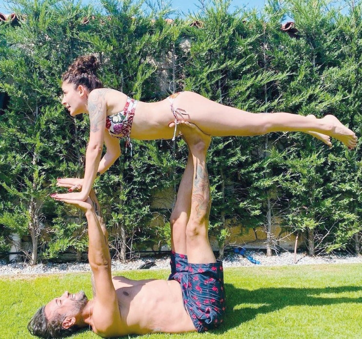 Sahne öncesi  acro yoga