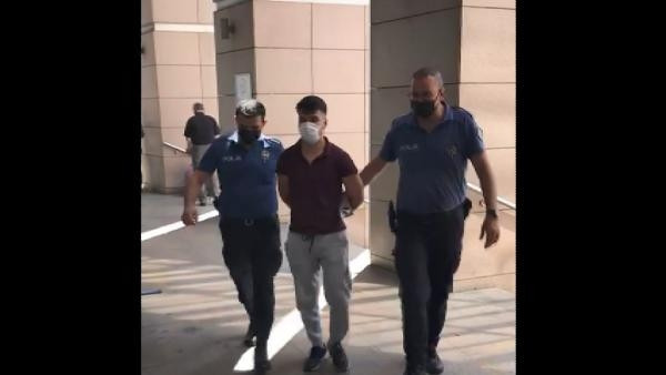 Bekçinin başına silah doğrulttu O anlar görüntülendi