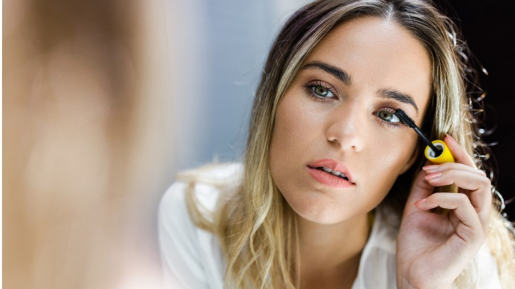 Yağsız makyaj temizleyicileri tercih edin