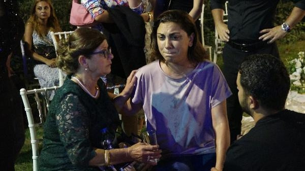 Antalyada kır düğününde ağaç devrildi