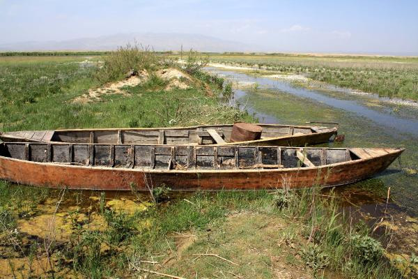 Eber Gölünde su seviyesi 1 metreye kadar düştü