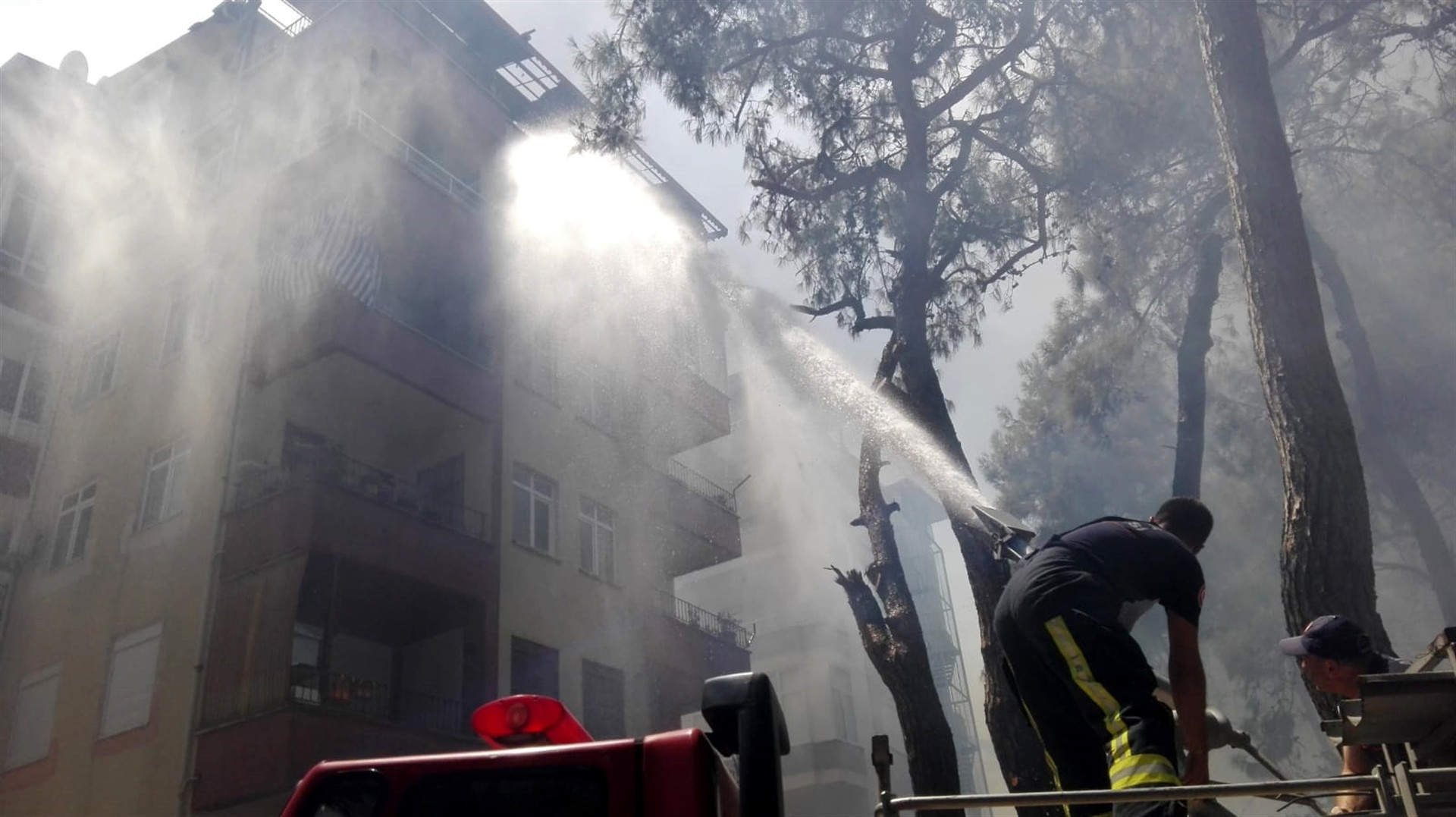 Son dakika haberi... Manavgatta tarihin en büyük yangını Yangının dehşeti bu karelerde...