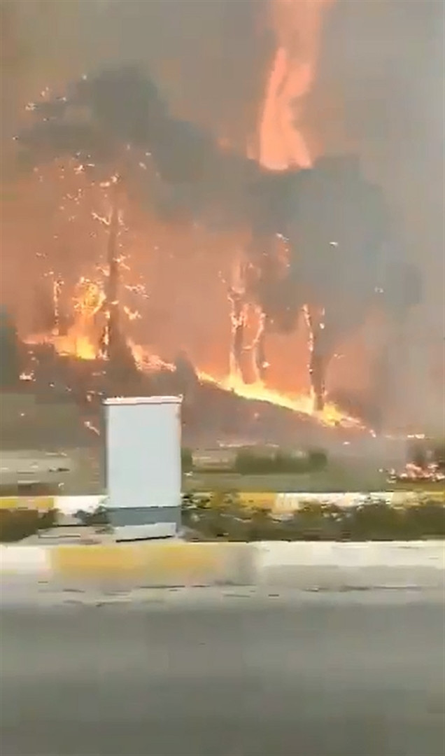 Son dakika haberi... Manavgatta tarihin en büyük yangını Yangının dehşeti bu karelerde...