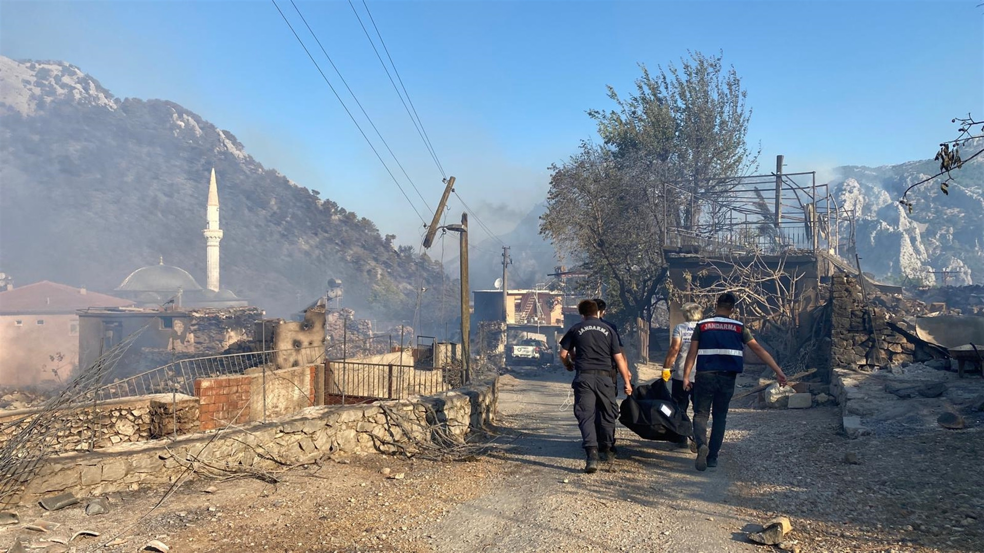 Son dakika haberi... Manavgatta tarihin en büyük yangını Yangının dehşeti bu karelerde...