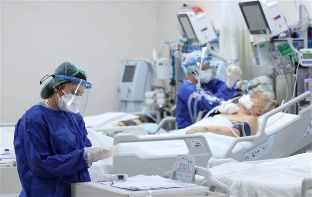 Delta Virüsü nedir, belirtileri nelerdir, nasıl bulaşır Delta Plus varyantında (varitantı) boğaz ve baş ağrısı olur mu İşte Delta virüsün en çok görülen belirtileri