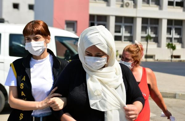 3 kadın TVde gördükleri yöntemle ev soydu; kent kart seri numarasından yakalandılar