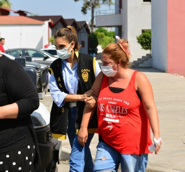 3 kadın TVde gördükleri yöntemle ev soydu; kent kart seri numarasından yakalandılar