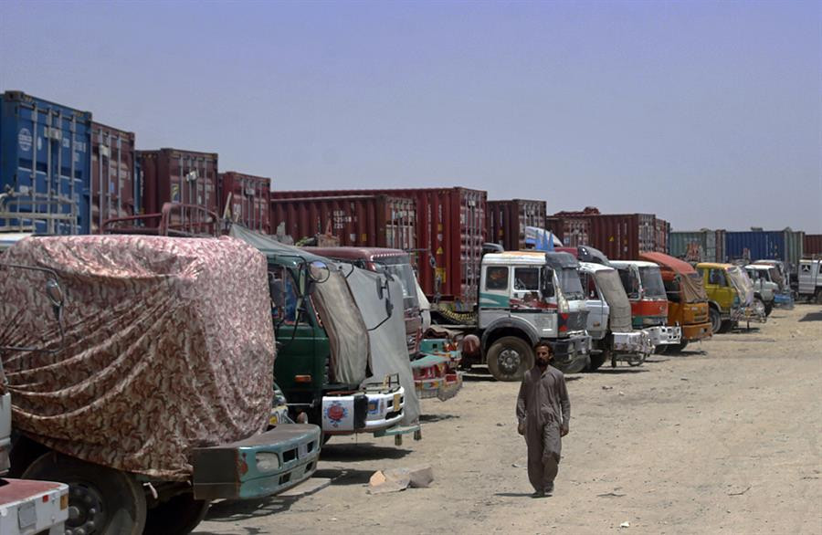 Talibanın Afganistandaki ilerleyişi sürüyor: Bir kenti daha ele geçirdiler
